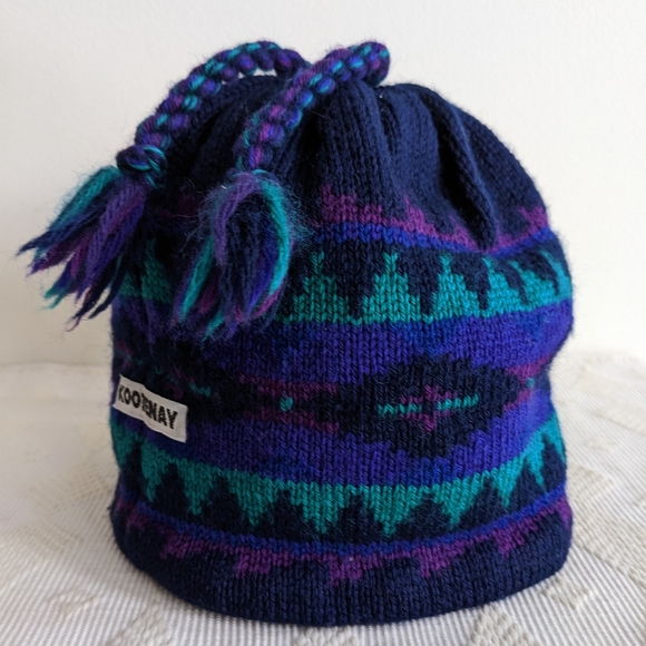 Kootenay warm knit tuque for all the skiing adventures - Picture 4 of 6